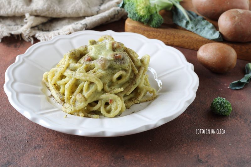pasta con brócoli y patatas fácil y rápida