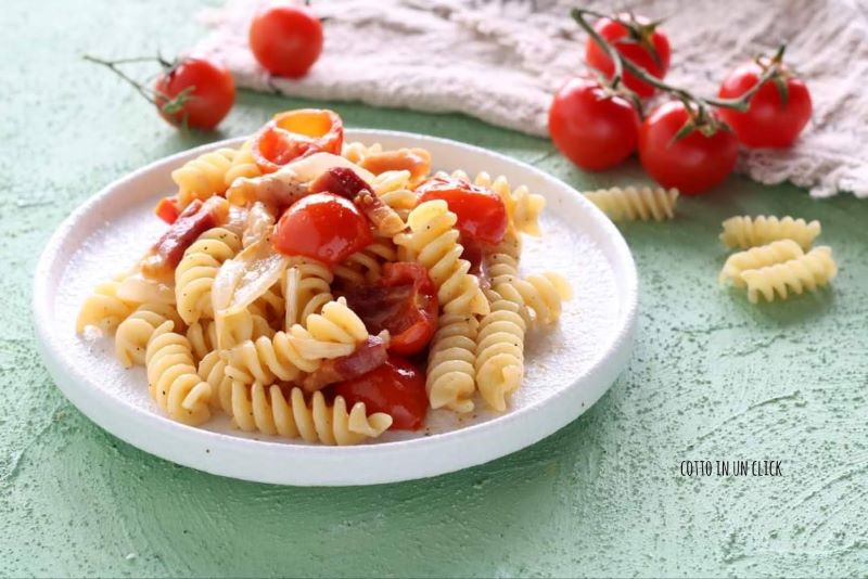 pasta con guanciale y tomates cherry, fácil y rápida
