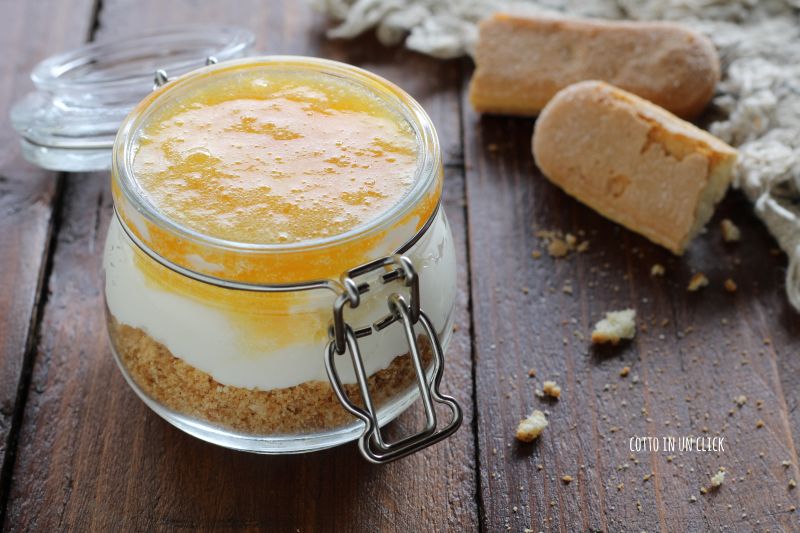 Postre de cuchara con mascarpone y melocotones