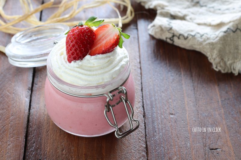 pudin de fresas y nata