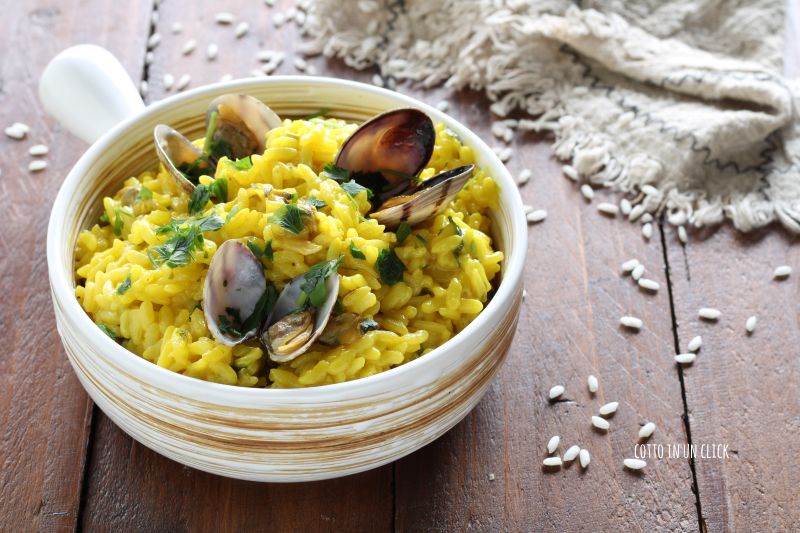 Risotto de almejas y azafrán en olla a presión