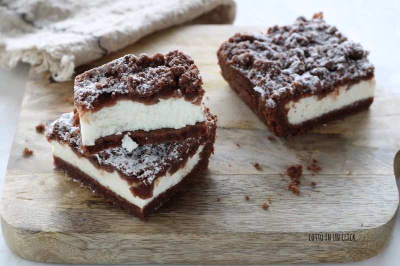 sbriciolada de cacao con crema de yogur, cremosa y sin huevos