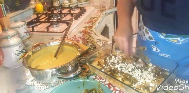 Lasaña con gambas, setas porcini y judías verdes