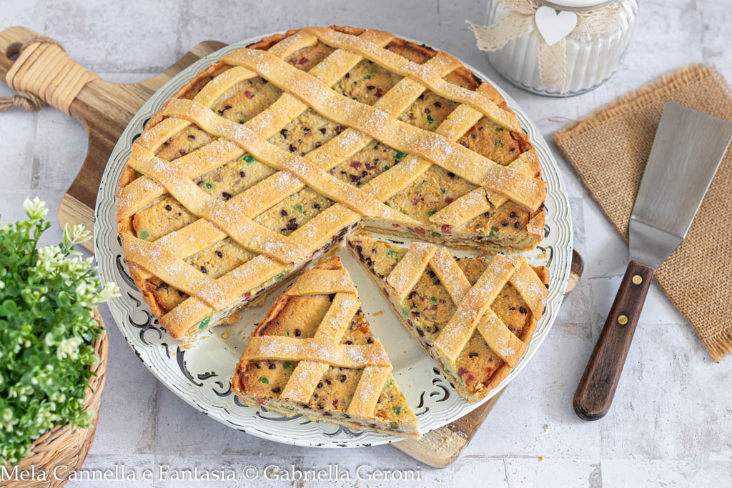 Pizza de ricotta abruzzesa con frutas confitadas y chocolate