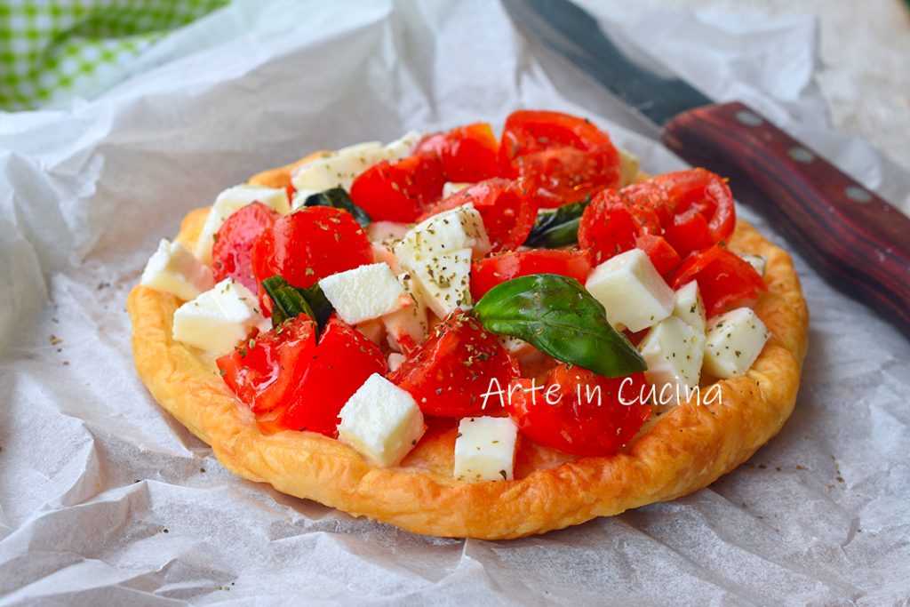 Quiche de hojaldre caprese