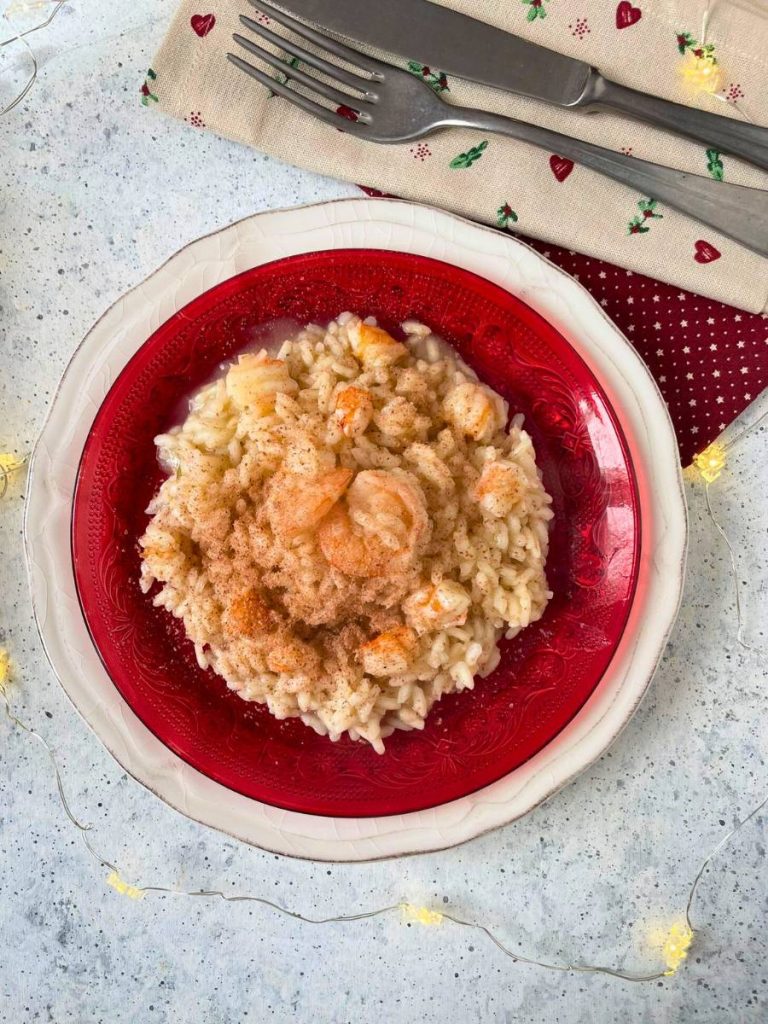 risotto con gambas y polvo de frambuesa