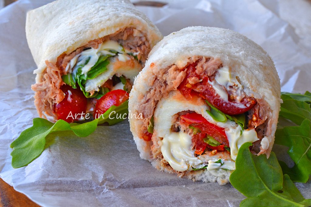 Rollitos de pan de molde atún y tomate