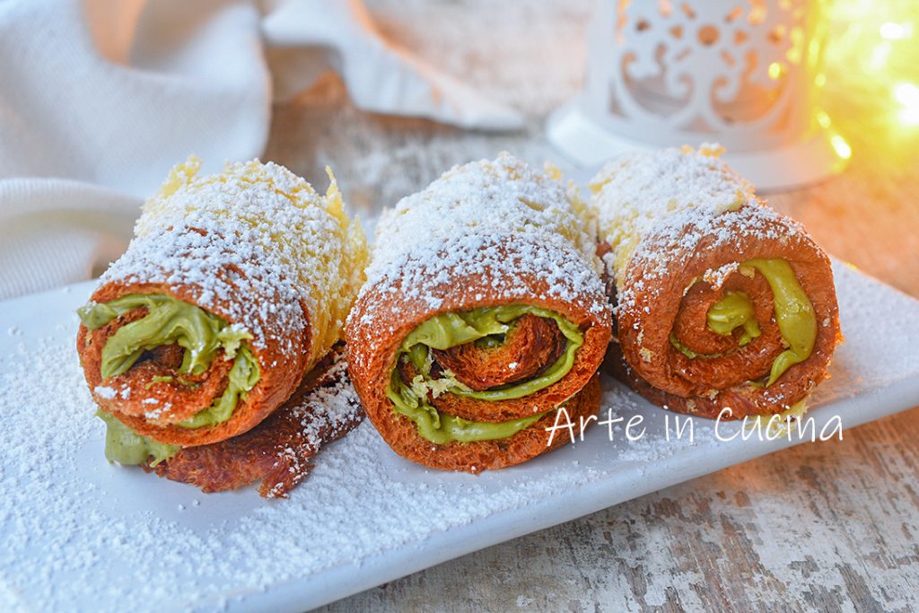 Rollitos de pandoro al pistacho