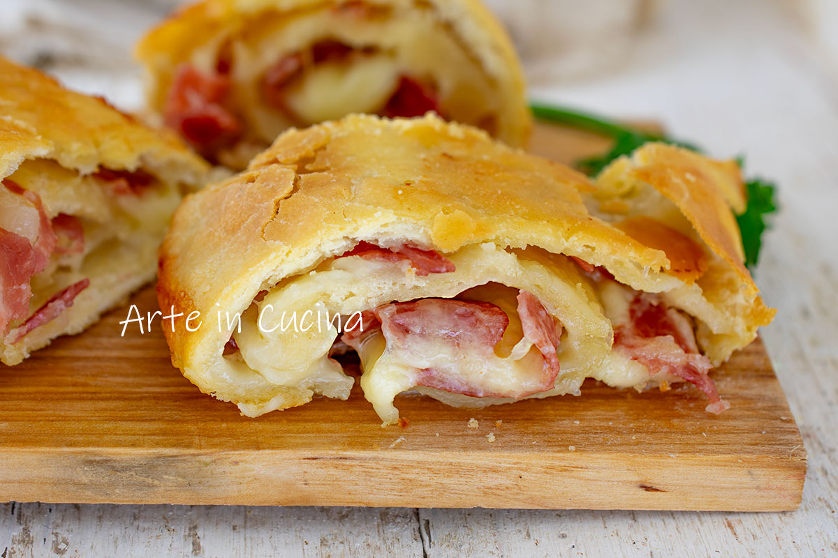 Rollo rápido de agua y harina con salami y provolone