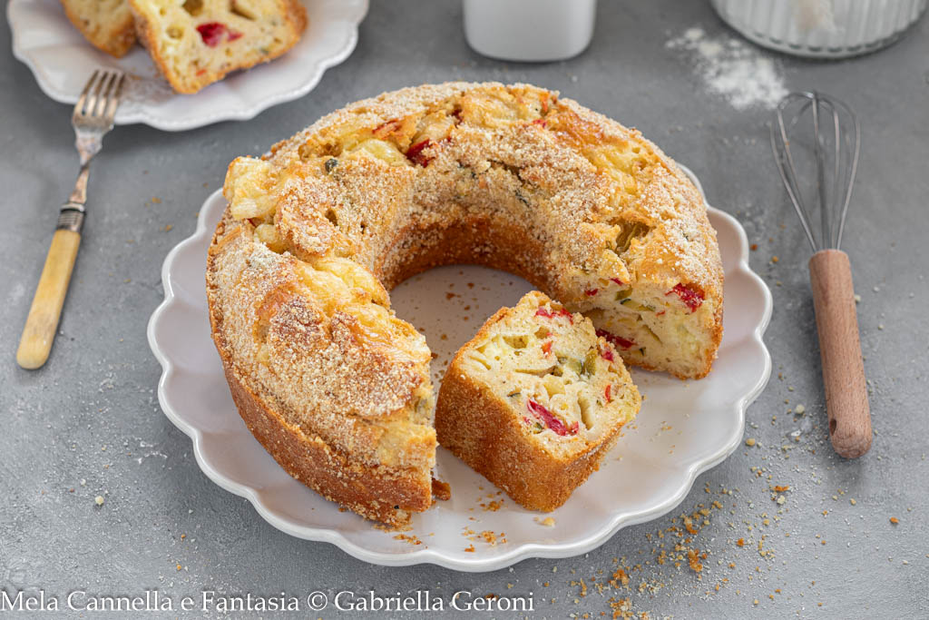 Rosca salada con verduras y queso