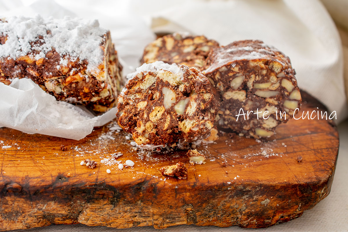 Salchichón de chocolate con almendras