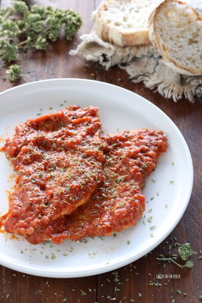 sirve la carne con más orégano seco