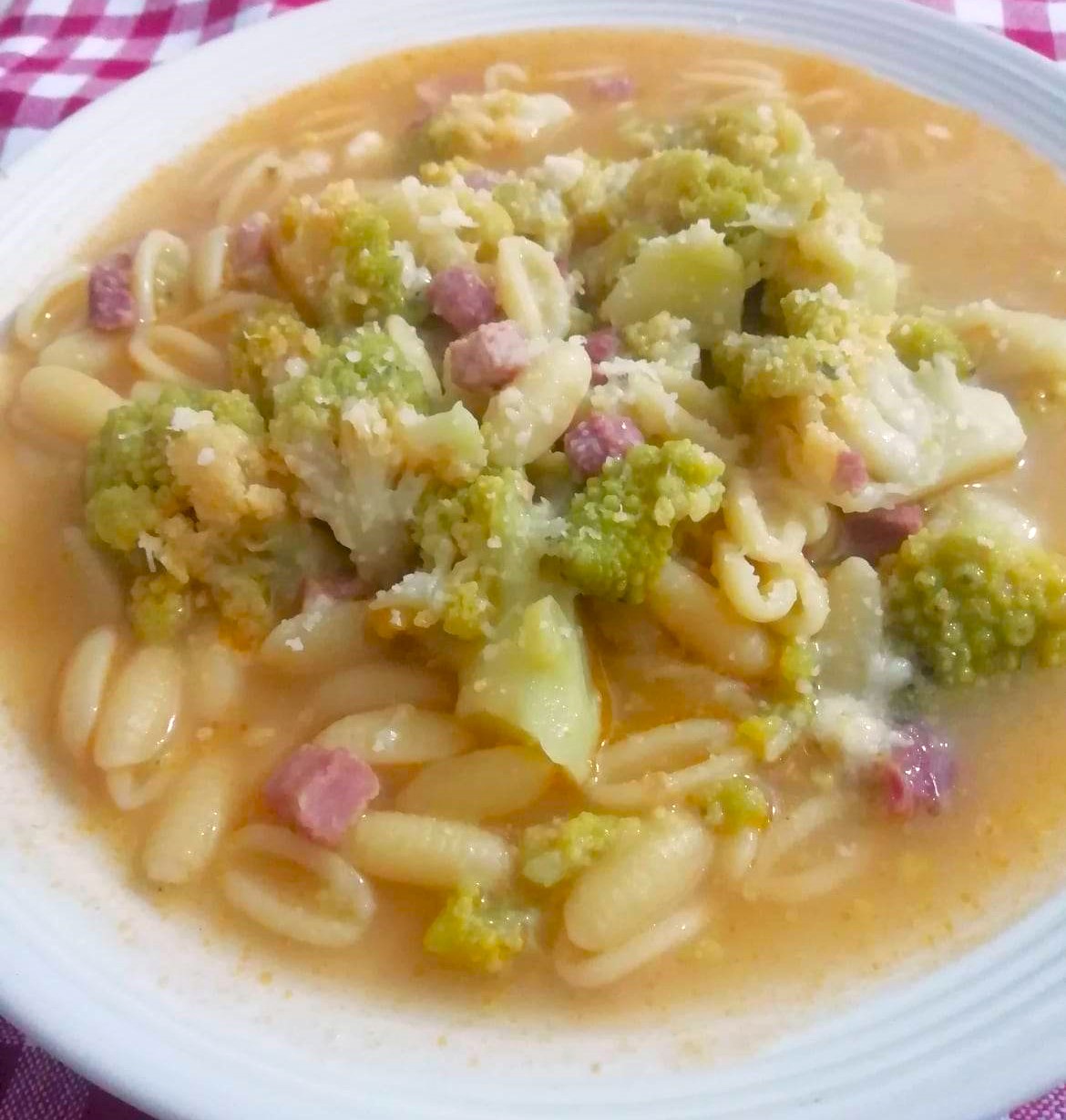 SOPA con brócoli y panceta