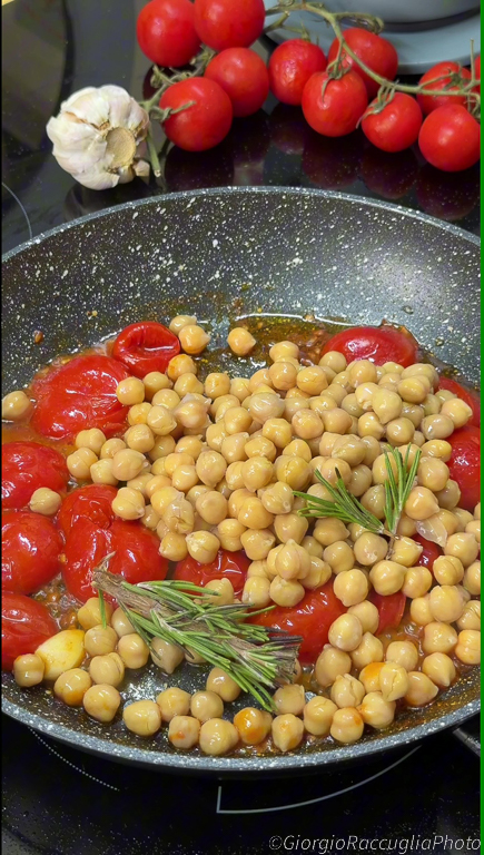 sopa de garbanzos con champiñones y patatas