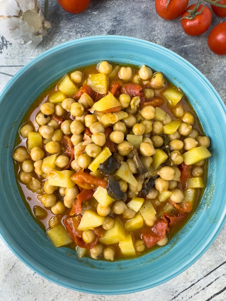 sopa de garbanzos con champiñones y patatas
