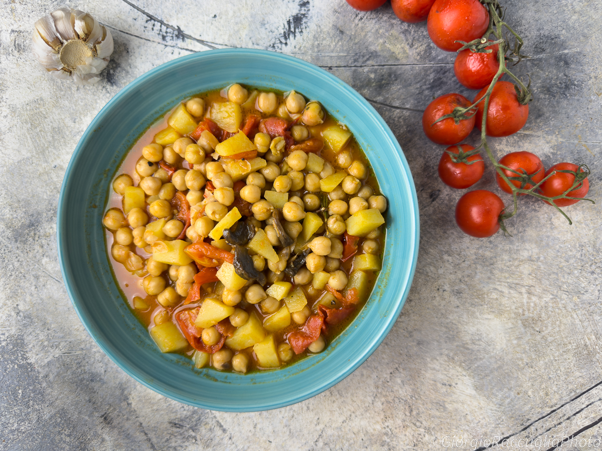 Sopa de garbanzos con champiñones y patatas