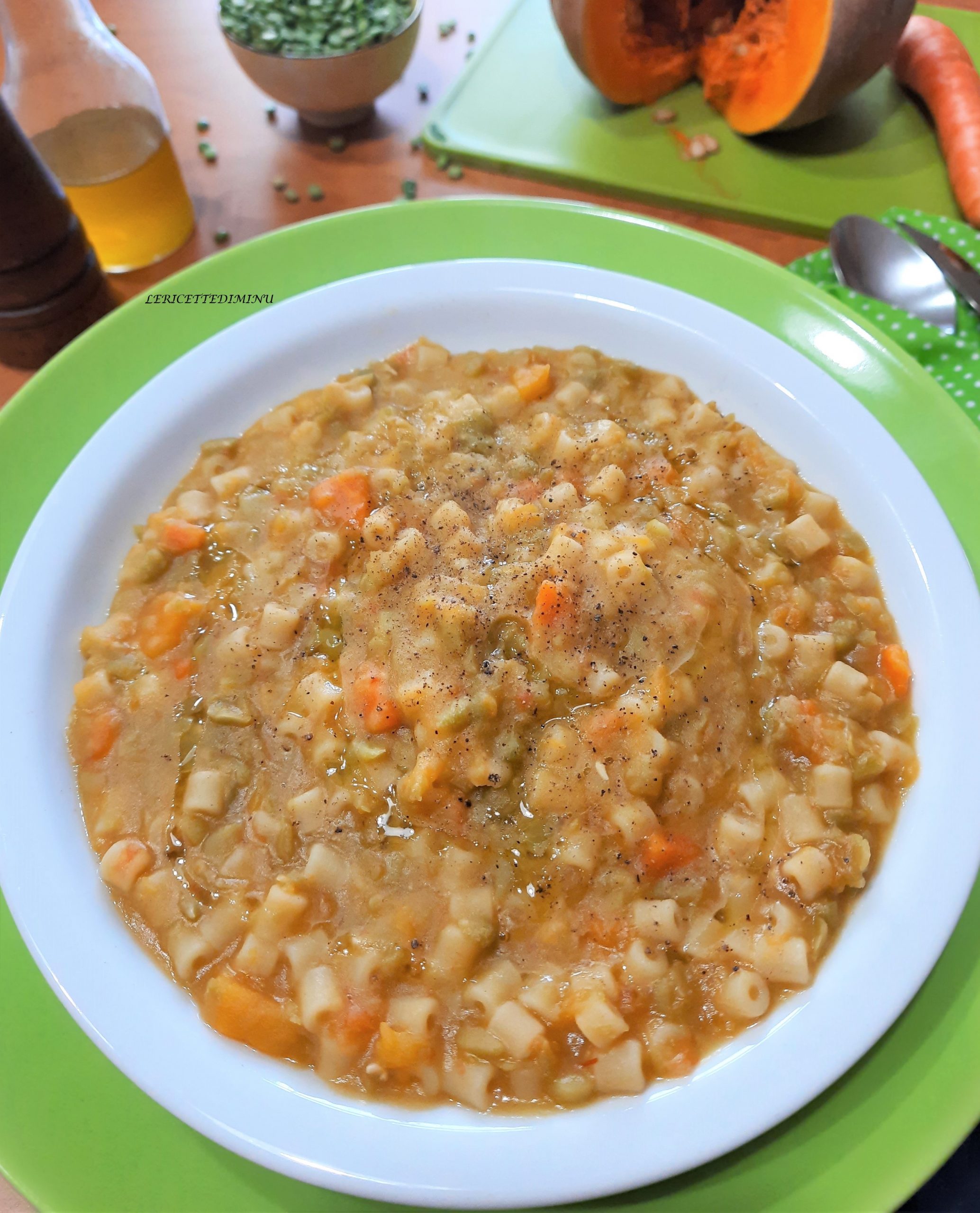 Sopa de guisantes secos o partidos y calabaza