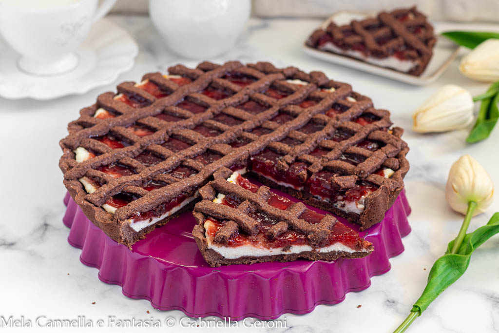 Tarta de cacao con ricotta y mermelada