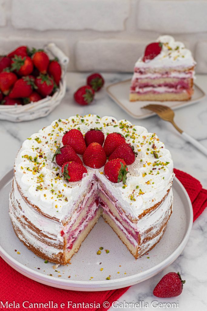 tarta de nata y fresas