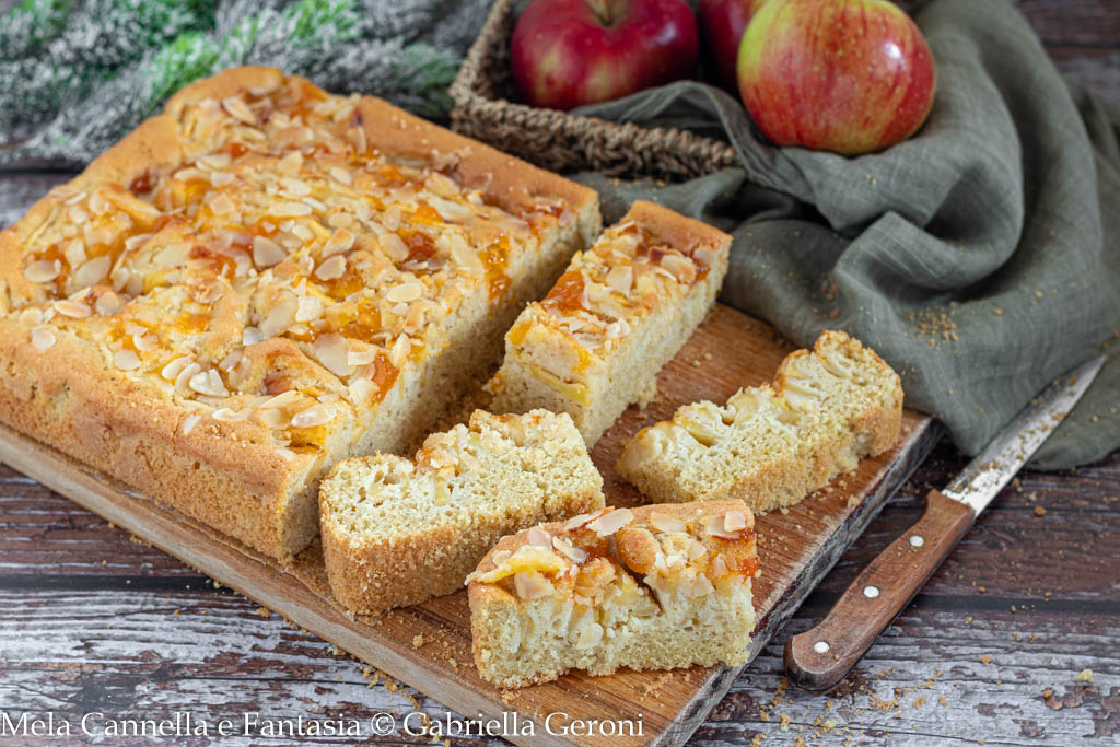 Tarta de manzana esponjosa con almendras y mermelada sin lactosa