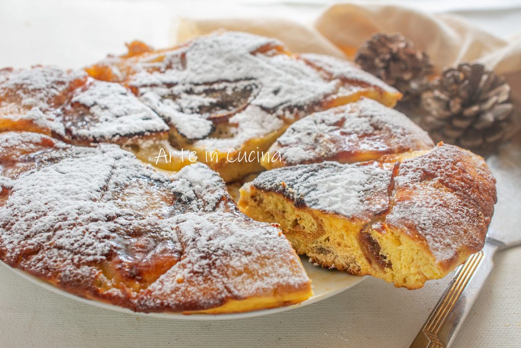 Tarta con manzanas caramelizadas en sartén