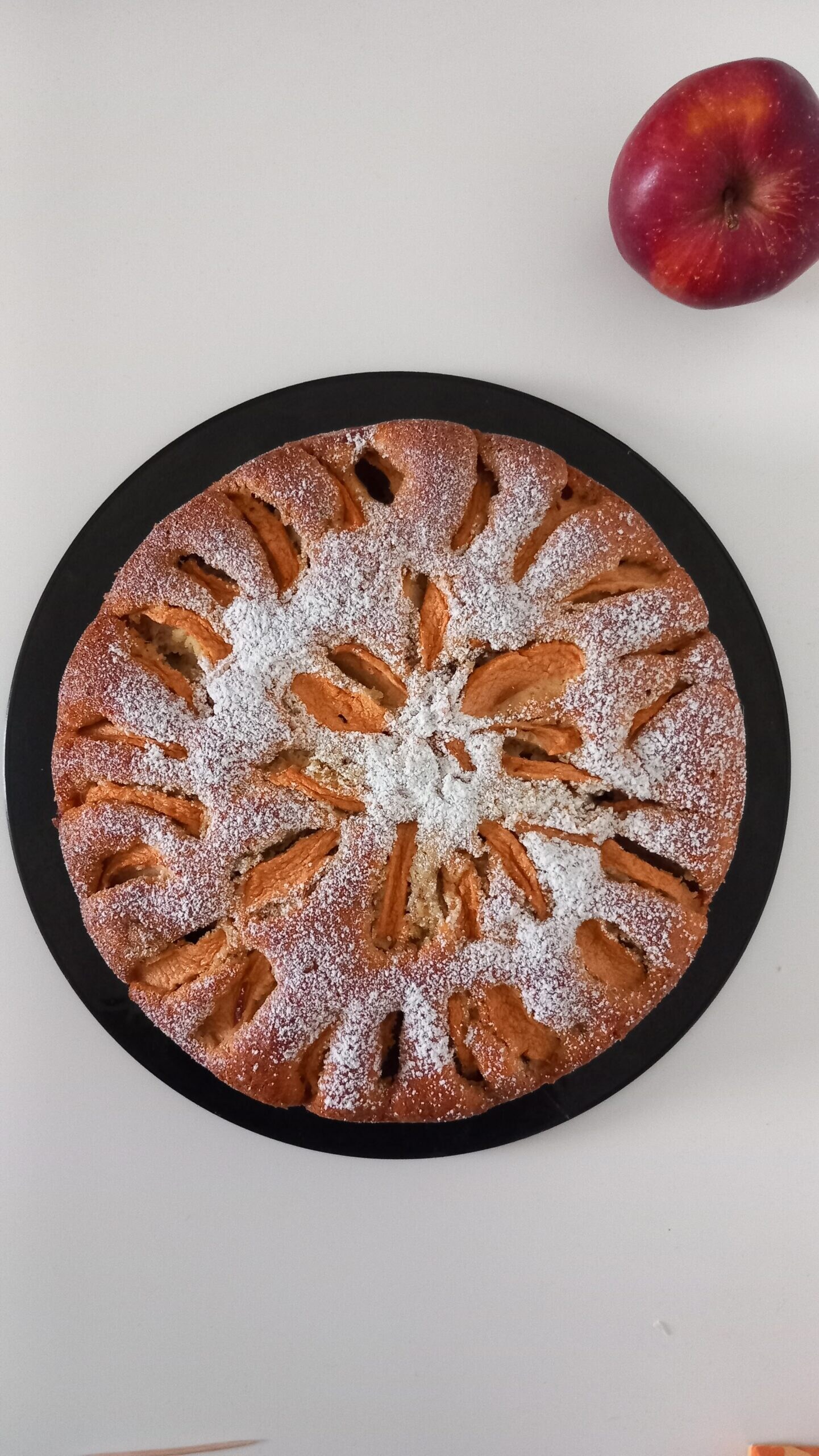 Tarta de manzanas rojas y nueces