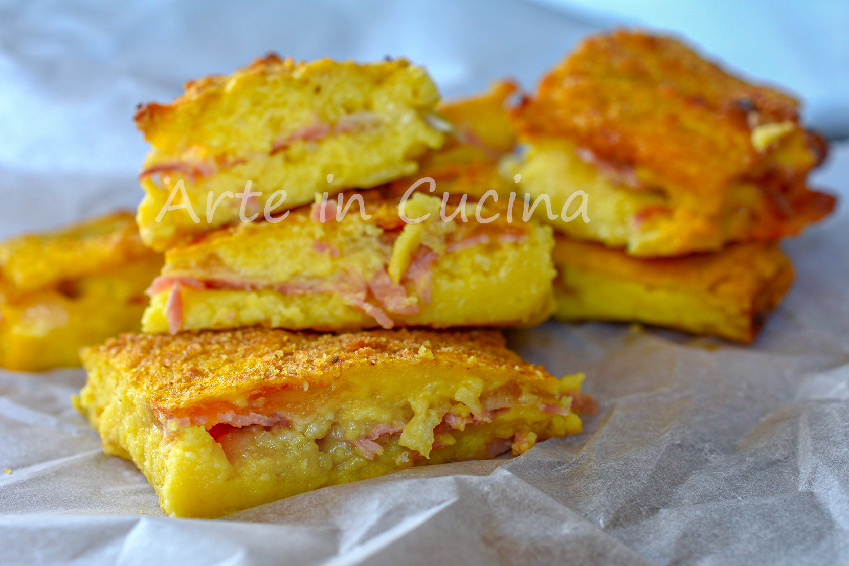 Tarta de patatas aplastadas con jamón al horno