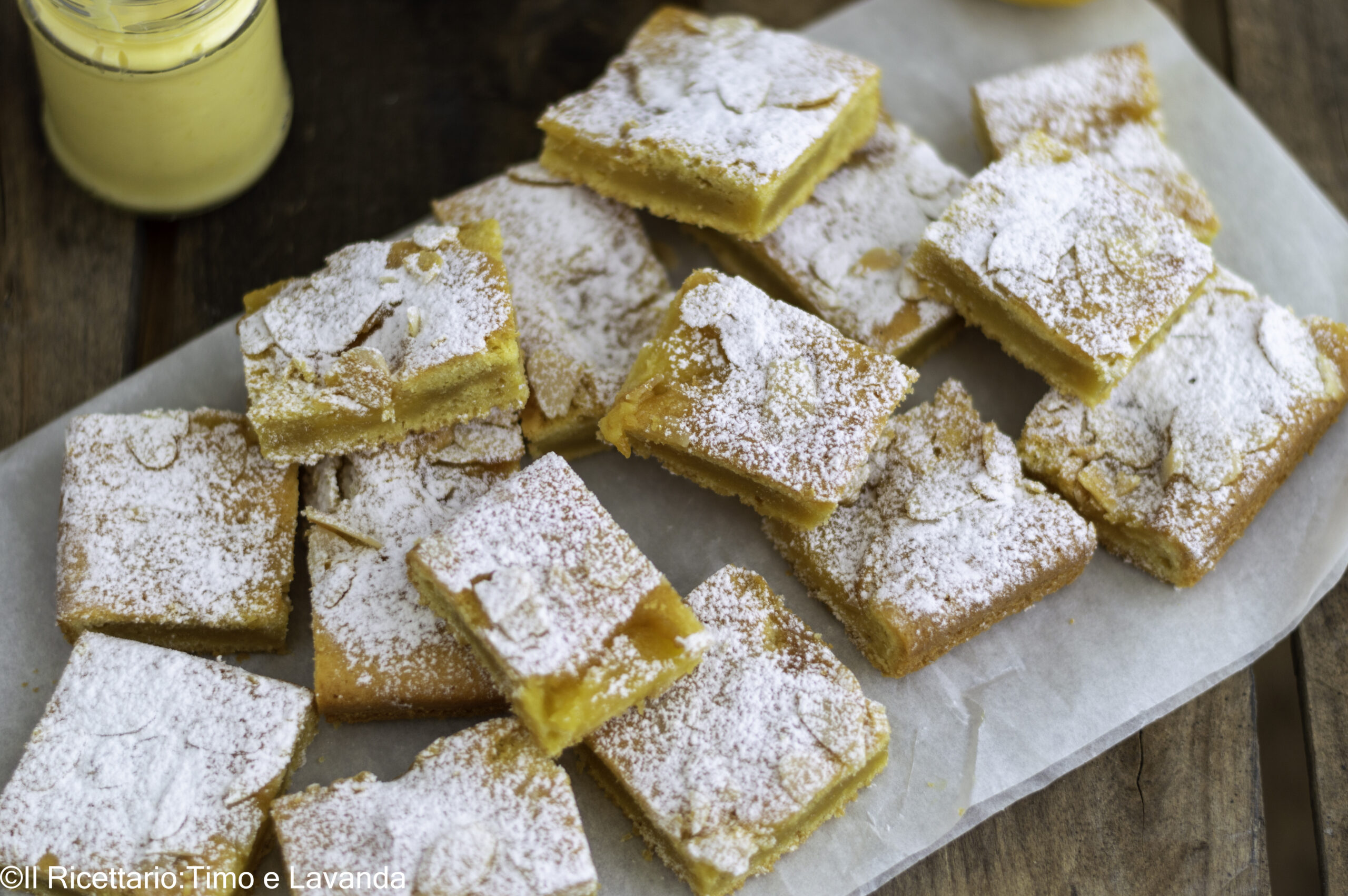 Tarta rellena de limón