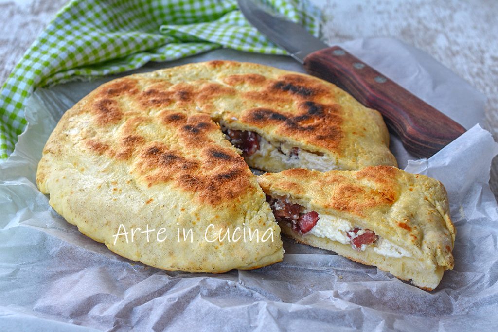 Tarta rústica de requesón y embutidos rápida