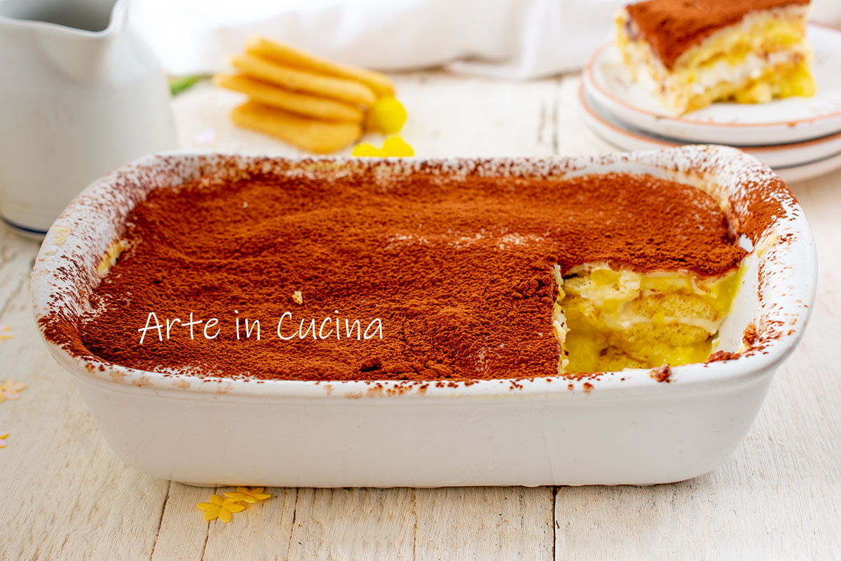 Tiramisú con crema de leche y pastelera con pavesini