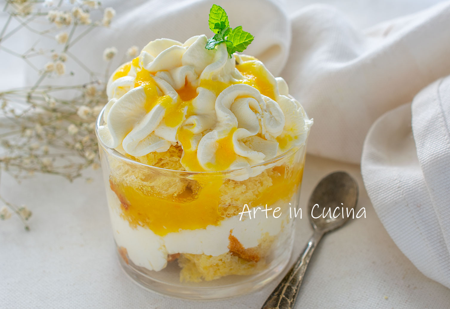 Tiramisú con pandoro a la naranja dulce para comer con cuchara