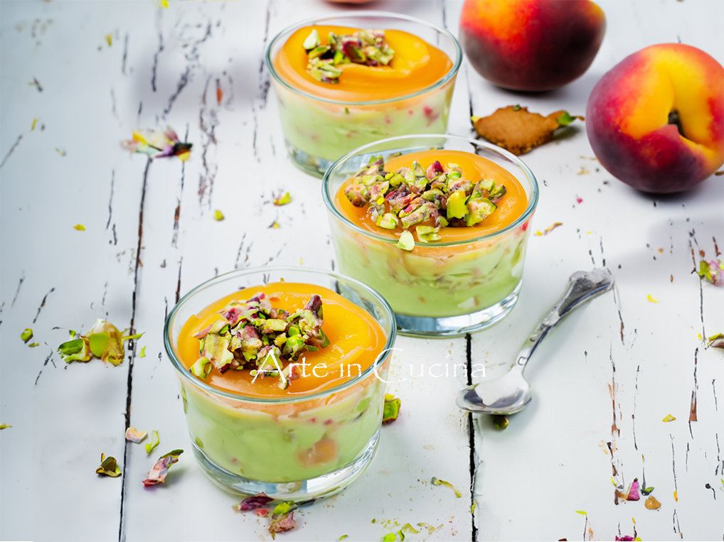 Tiramisú de pistacho y melocotones