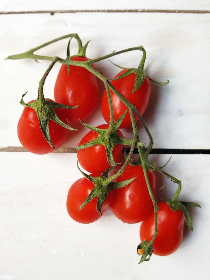 tomates cherry