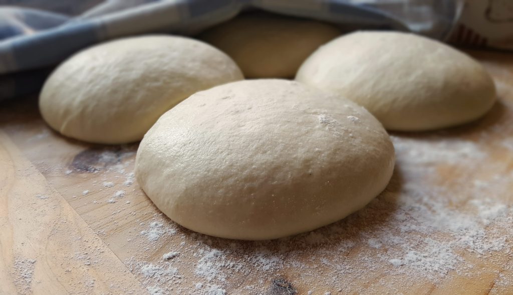 masa para pizza con un gramo de levadura