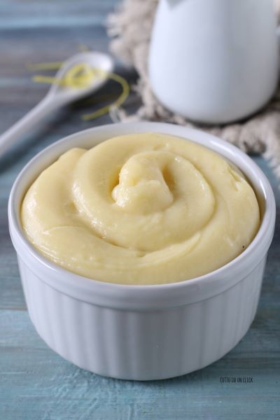 utiliza la crema pastelera para la preparación de recetas o para servir con cuchara