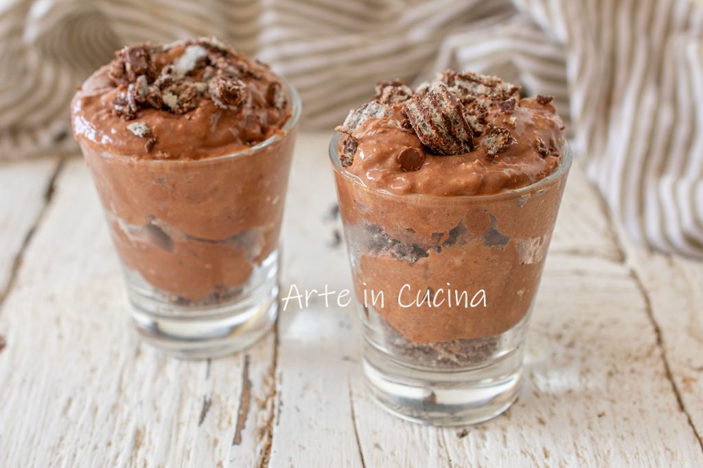Vasitos de tiramisú al chocolate y wafer
