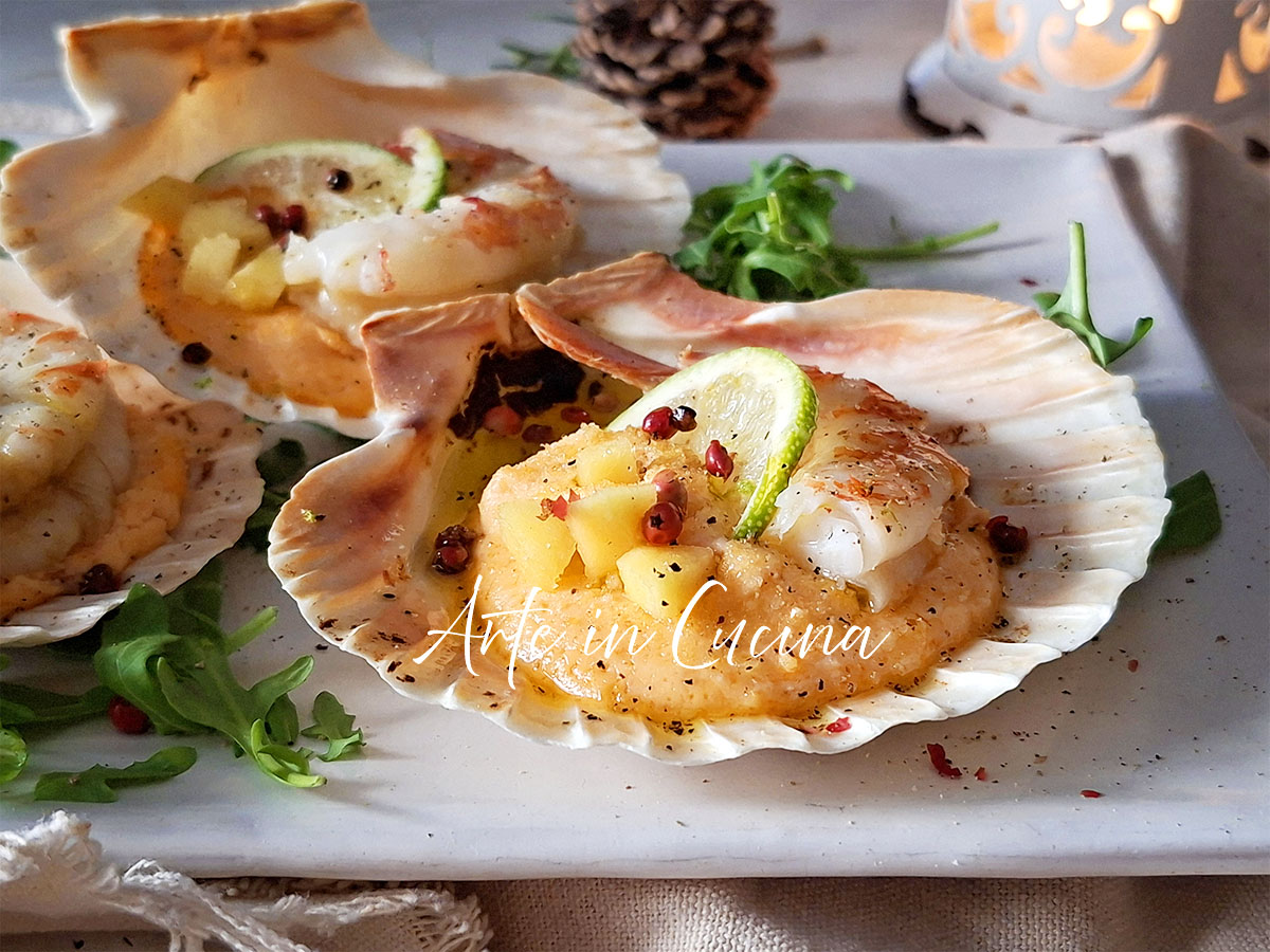 VIEIRAS GRATINADAS con salsa cóctel y gambas