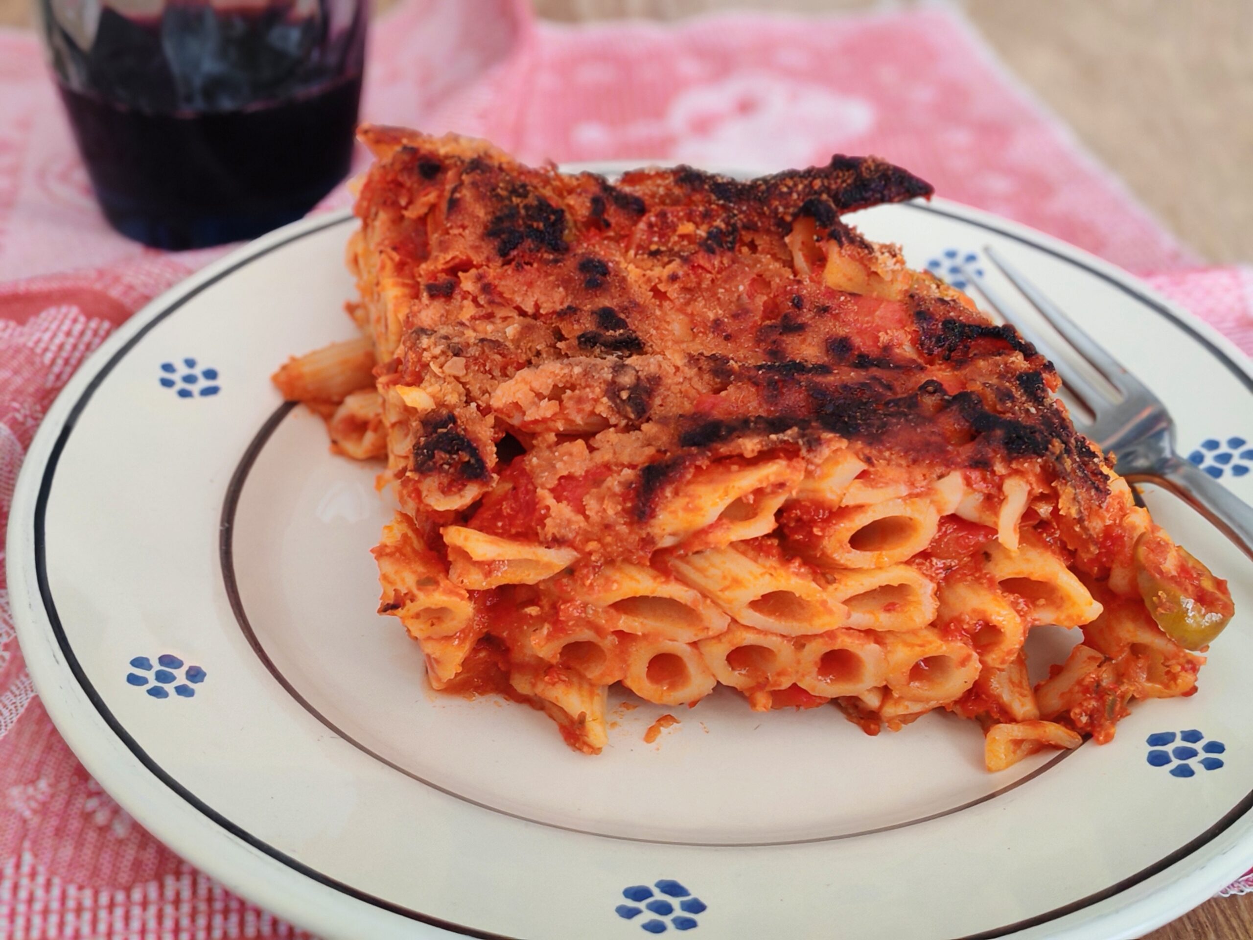 Pasta a la pizzaiola gratinada al horno