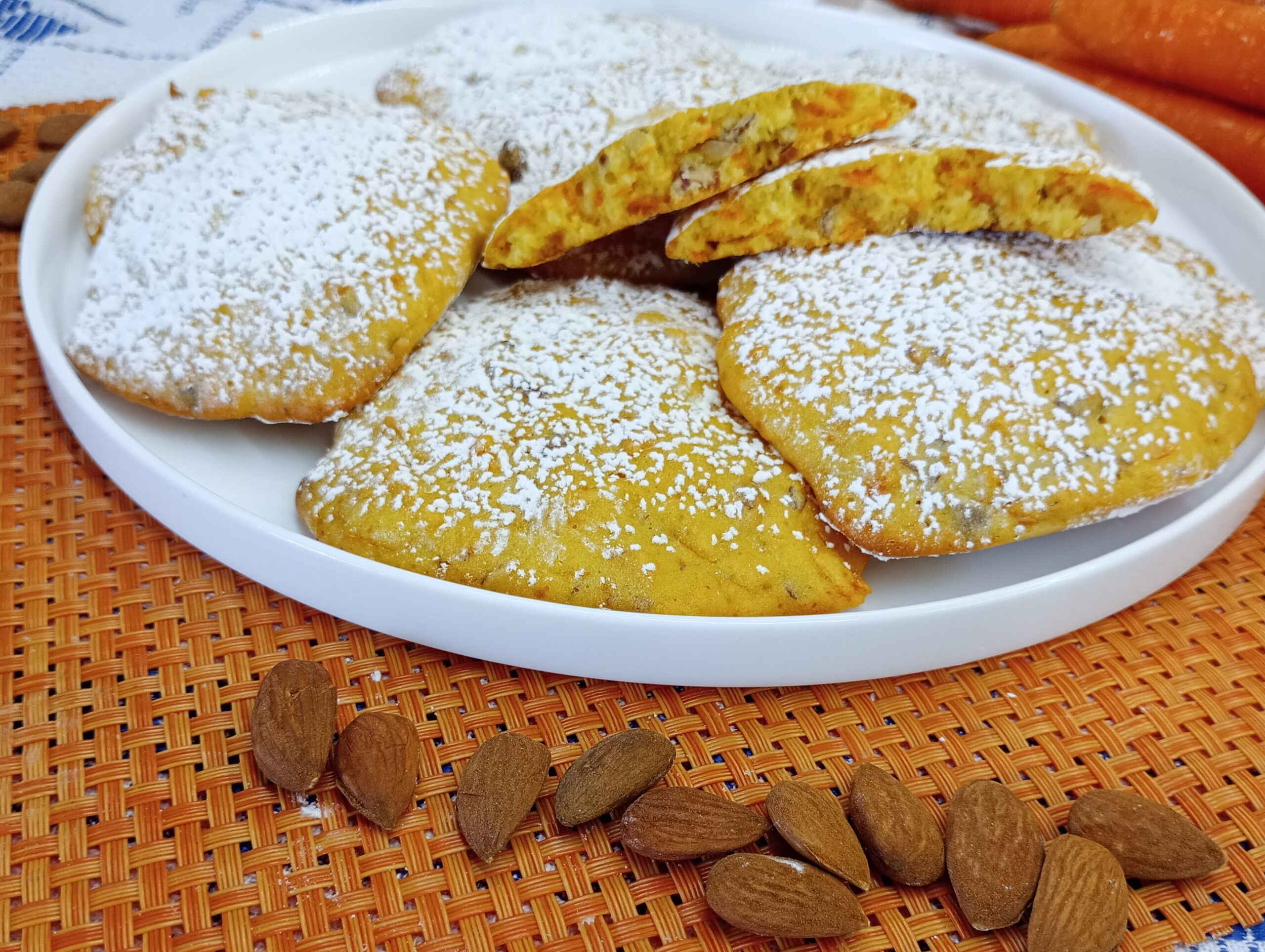 Galletas grandes de zanahorias y almendras
