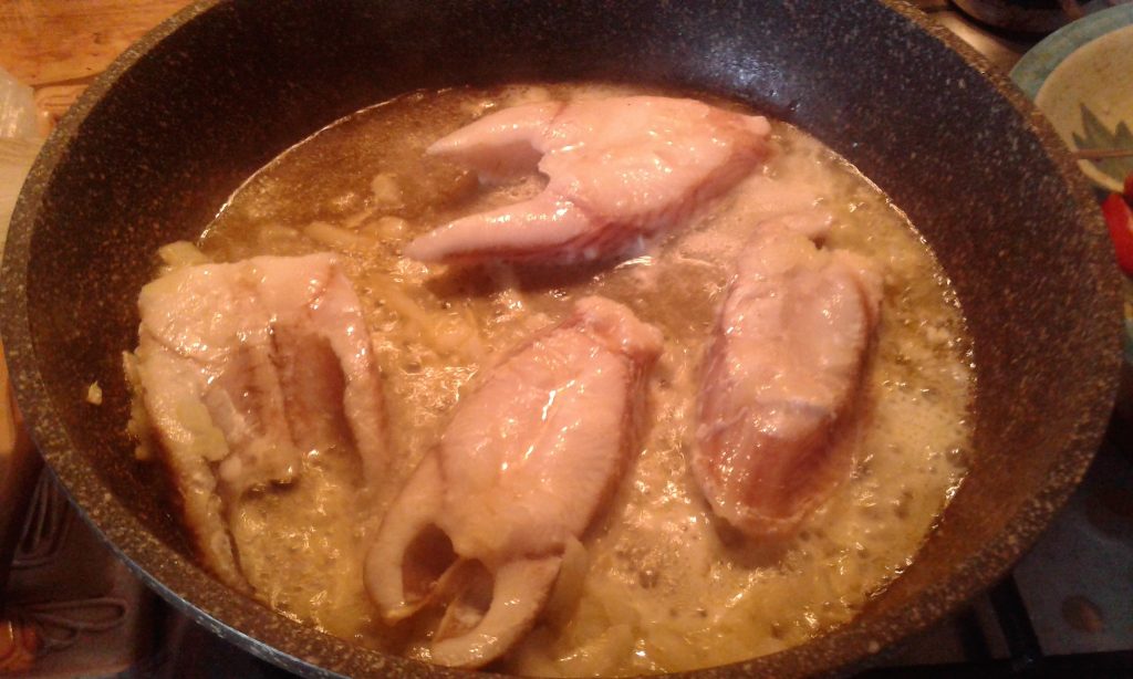 Espaguetis con ragú de cazón