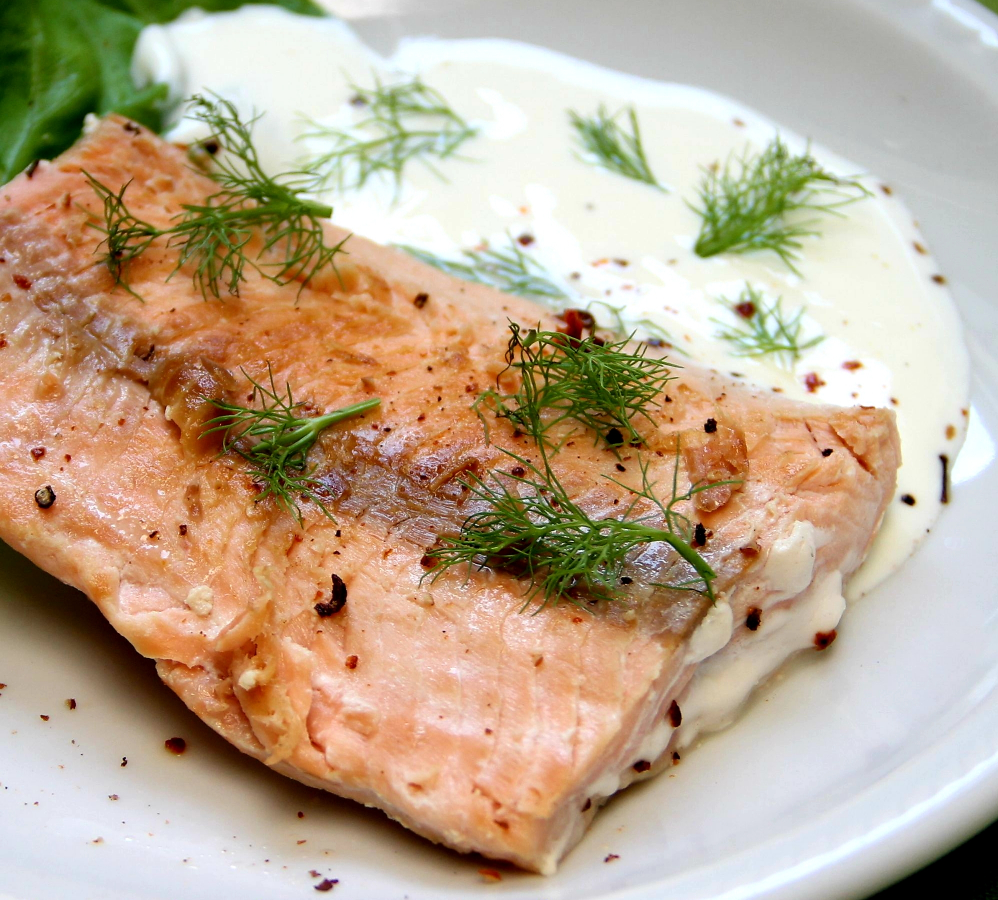 Salmón asado y crema agria