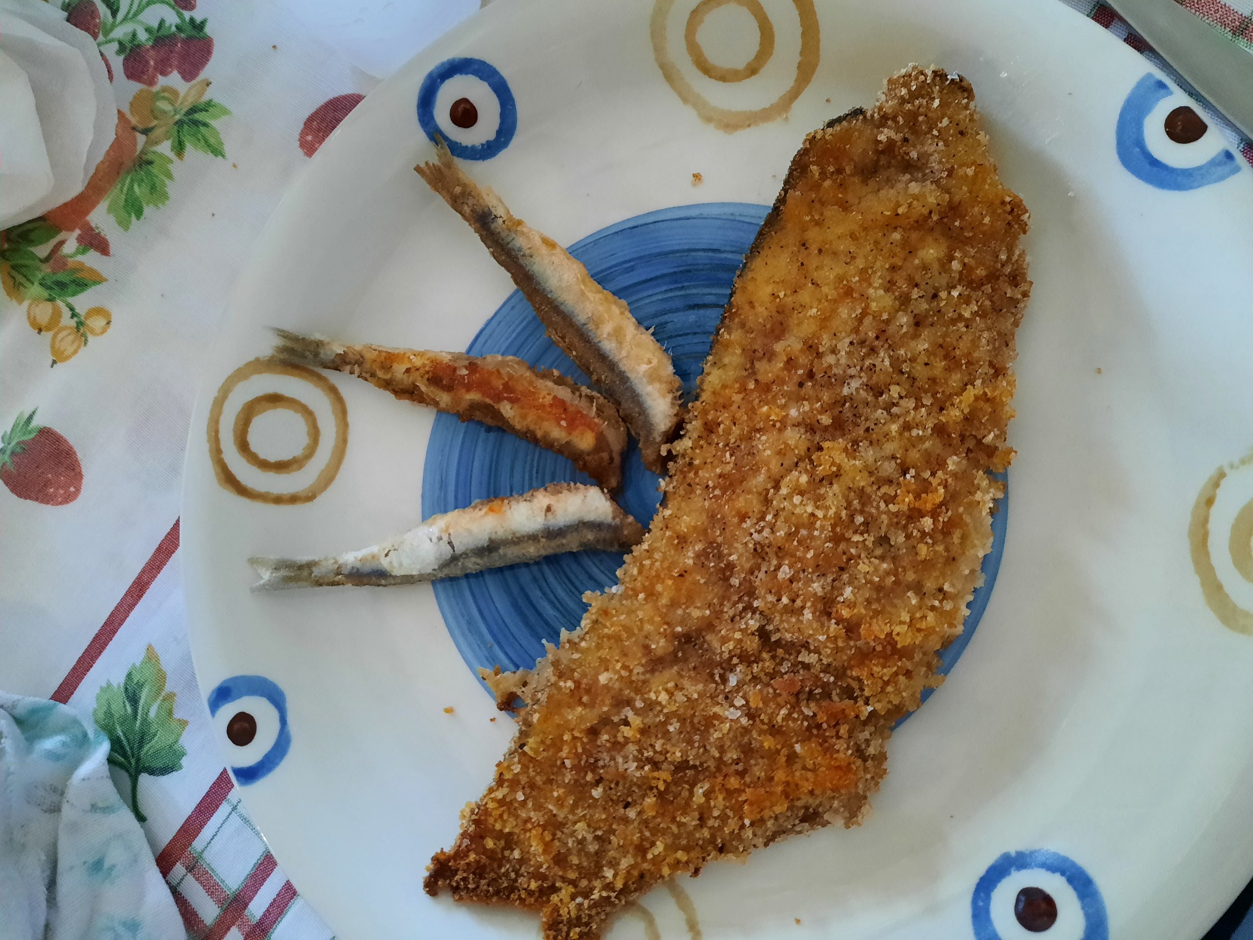 Filetes de pez espada empanados