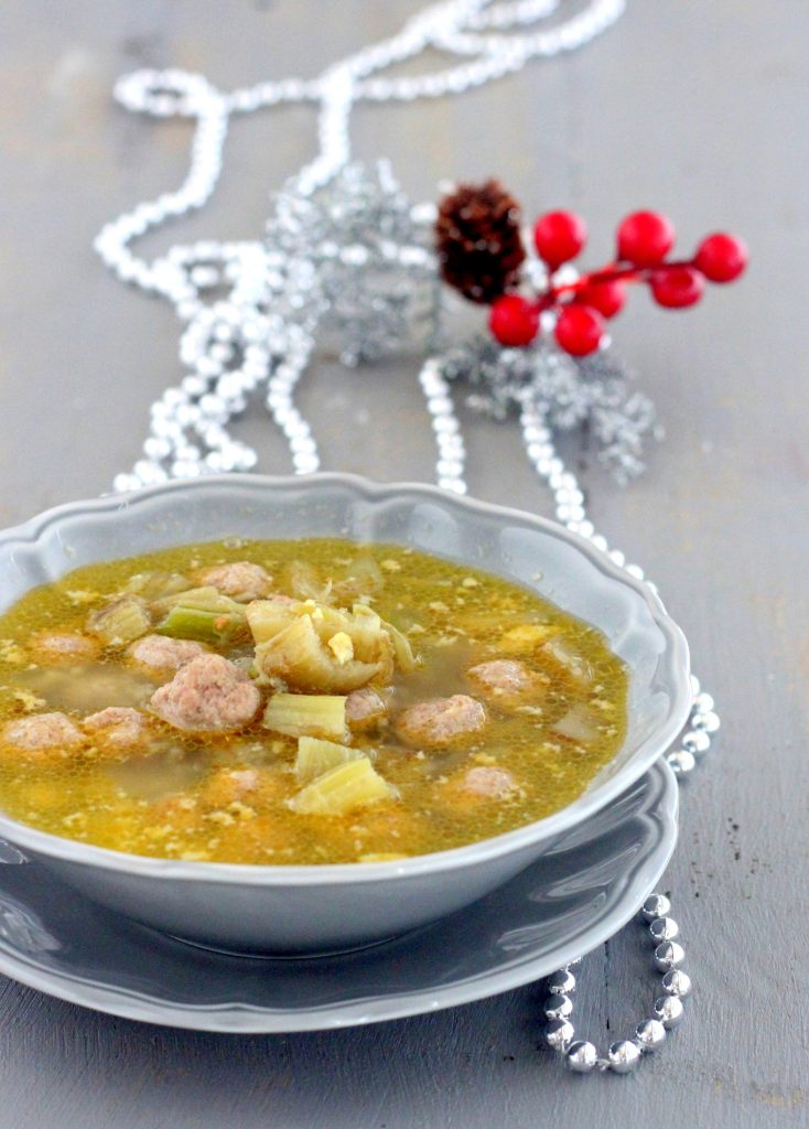 Caldo de pollo con cardos y stracciatella