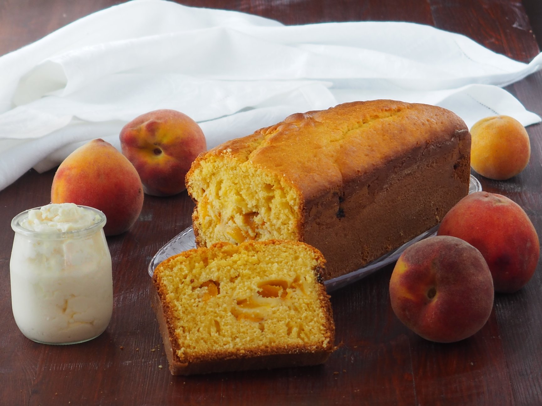 Plumcake con mascarpone y melocotones