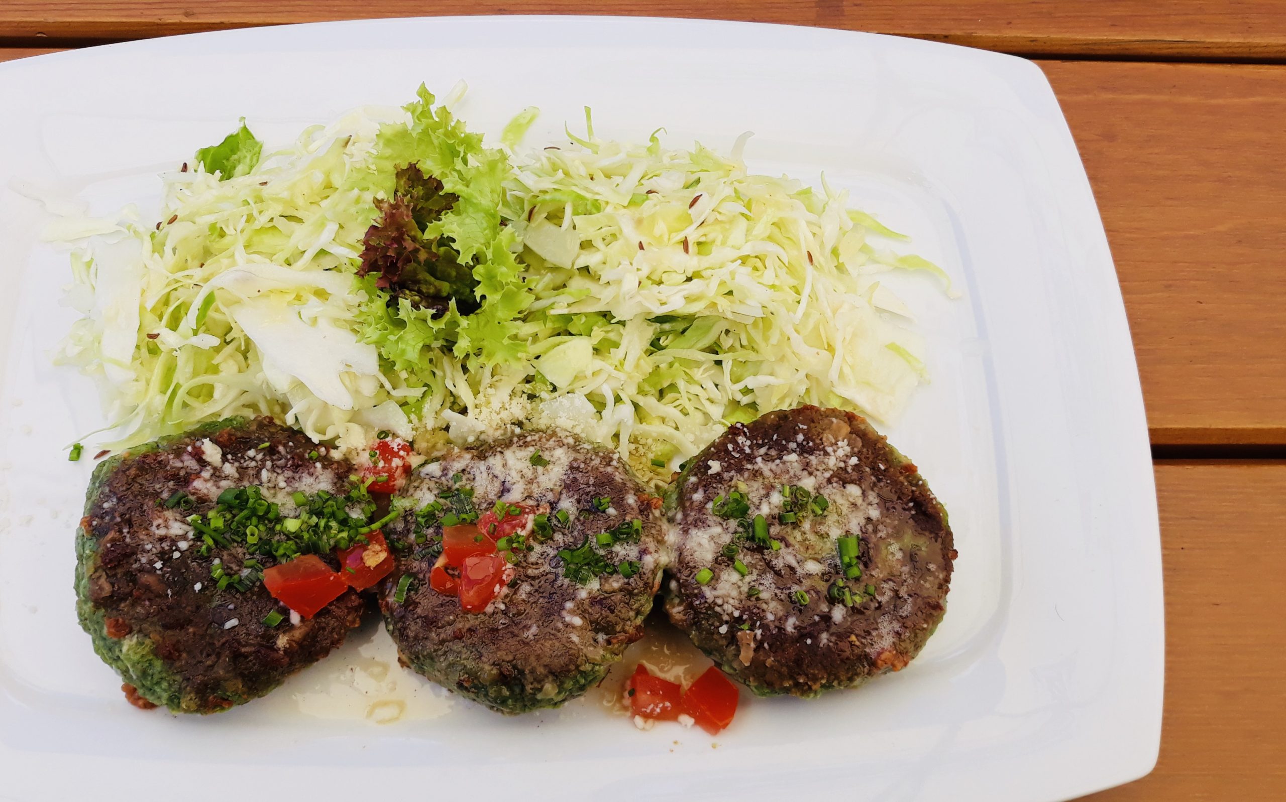 Knödel en sartén con queso y ortiga