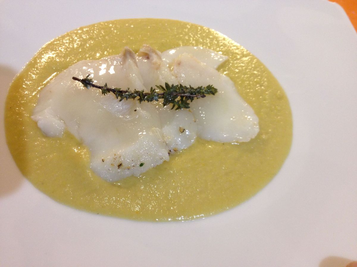 Bacalao en cocción al vacío sobre crema de altramuces