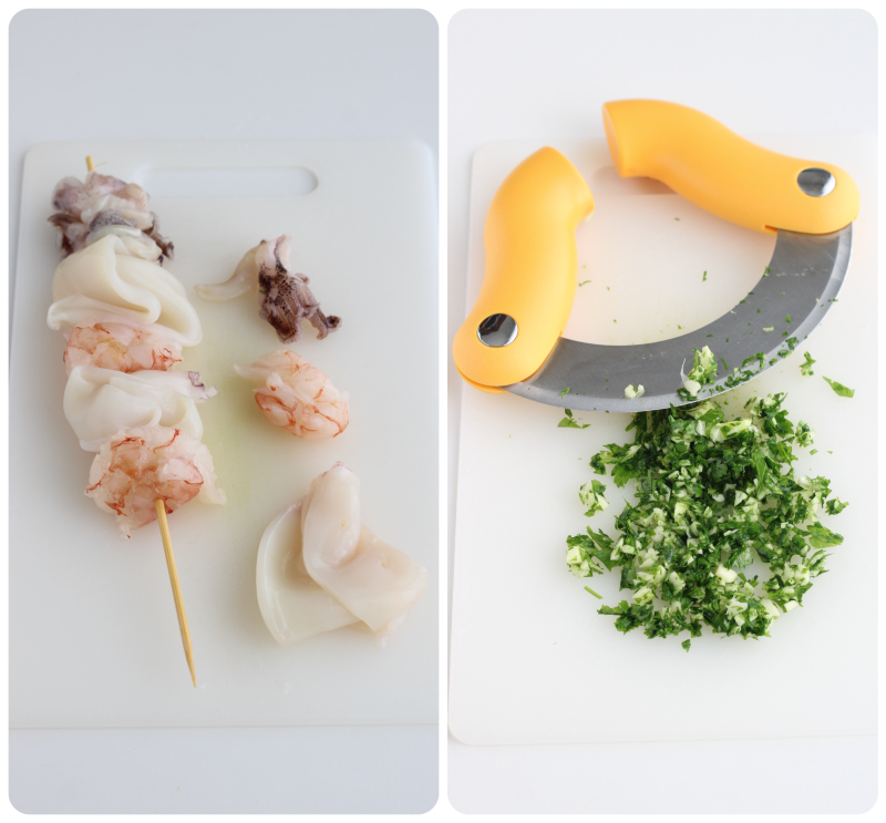 cómo cocinar las brochetas de pescado