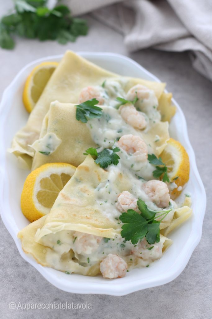 crepes con gambas y bechamel