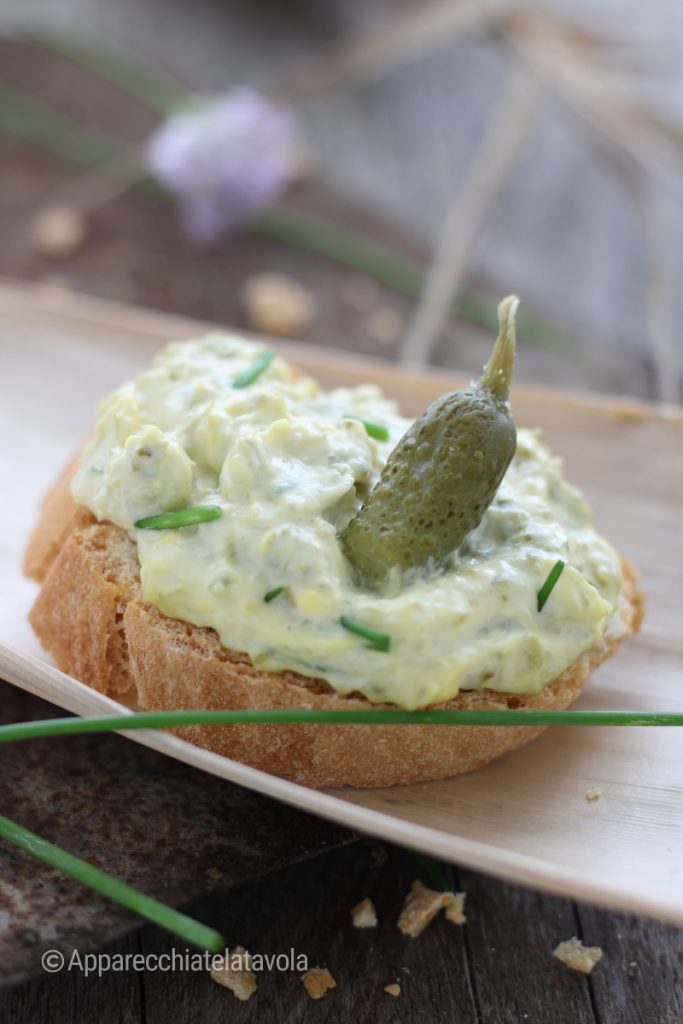 crostini con salsa tártara