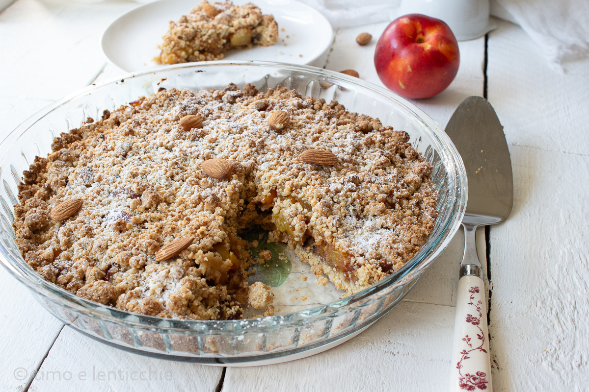 Crumble de crema de avellanas y melocotones